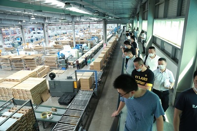 智能制造近距離 8月28日，30余位企業管理人走進九牧探尋轉型新路徑